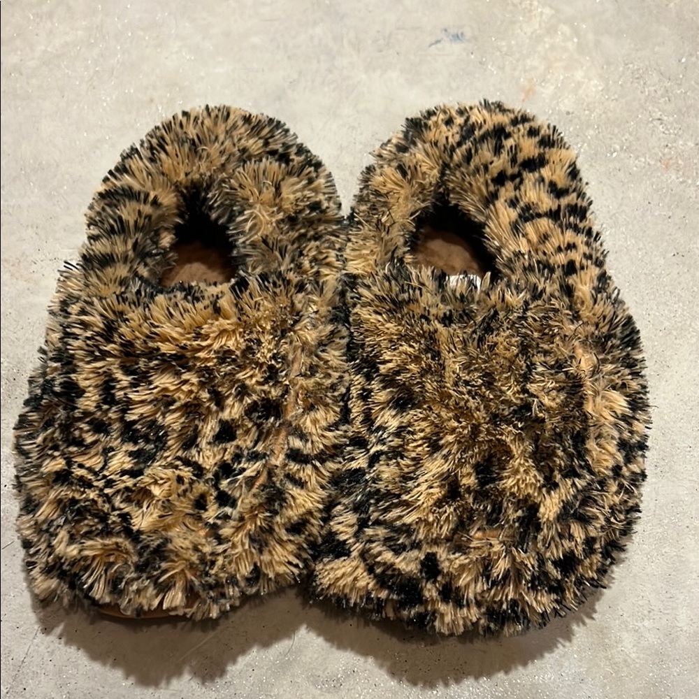 Cozy Leopard Print Women's Slippers
